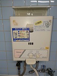 瞬間湯沸器　交換前