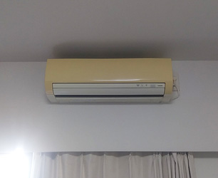 施工前：壁掛ルームエアコン