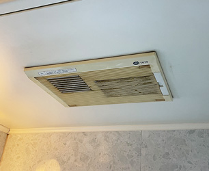 施工前：浴室暖房乾燥機 