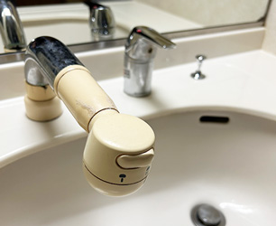 交換前　洗面水栓