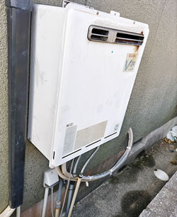 給湯器　交換前
