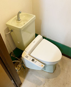 施工前：トイレ 