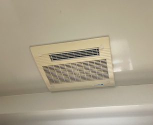 施工前：浴室暖房乾燥機