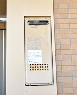施工前　給湯器