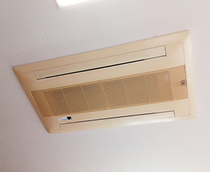 施工前：天井カセットエアコン