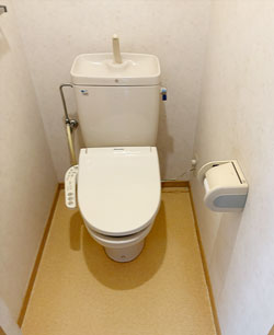 施工前：トイレ 