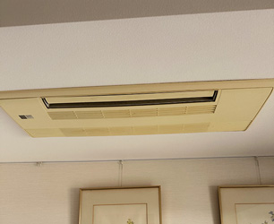 施工前：天井カセットエアコン 