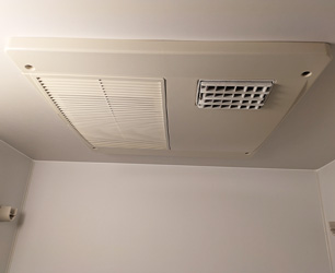 施工前：浴室暖房乾燥機