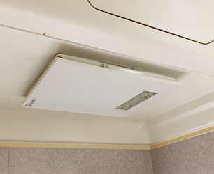 施工前：浴室暖房乾燥機 