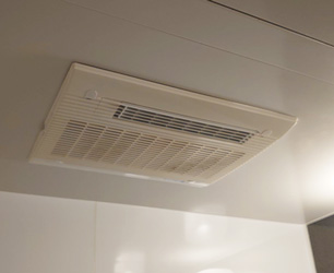 施工前：浴室暖房乾燥機 