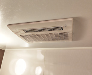 施工前：浴室乾燥機