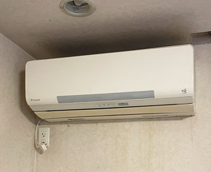 施工前：壁掛ルームエアコン