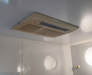 施工前：浴室暖房乾燥機 