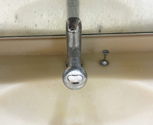 洗面水栓施工前