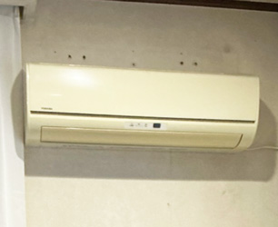 施工前：壁掛ルームエアコン