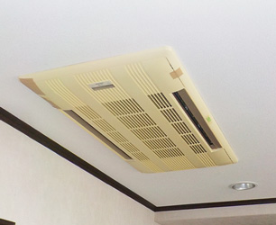 施工前:天井カセットエアコン