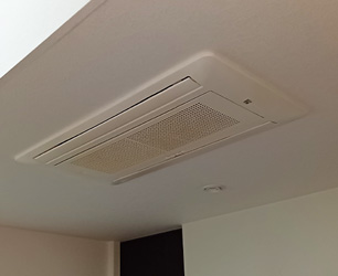 施工前:天井カセットエアコン