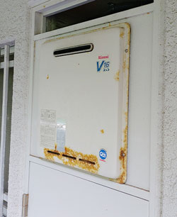 給湯器　交換前