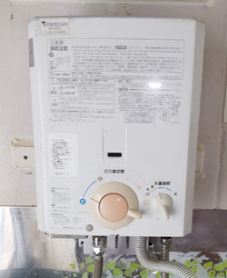 瞬間湯沸器 施工前