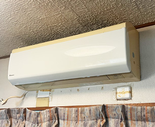 施工前：壁掛ルームエアコン