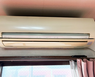 施工前：壁掛ルームエアコン