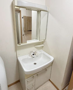 交換前　洗面台