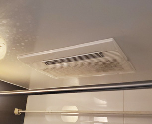 施工前：浴室暖房乾燥機 