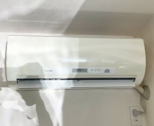 施工前：壁掛ルームエアコン