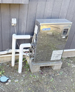 石油給湯器 施工前