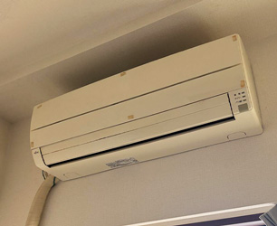 施工前：壁掛ルームエアコン