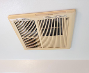 施工前：浴室暖房乾燥機 