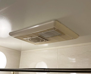 施工前：浴室暖房乾燥機 