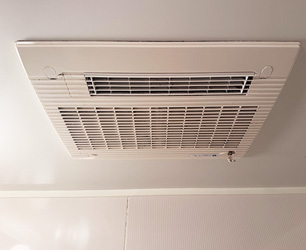 施工前：浴室暖房乾燥機 