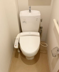 施工前：トイレ 