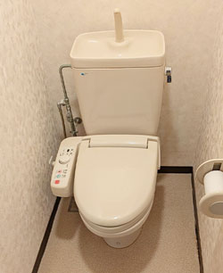 施工前：トイレ 