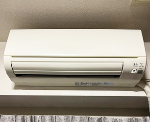 施工前：壁掛ルームエアコン