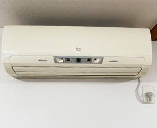 施工前：壁掛ルームエアコン 