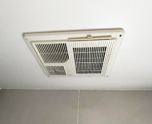 施工前：浴室暖房乾燥機 