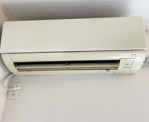 施工前：壁掛ルームエアコン