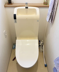 交換前トイレ