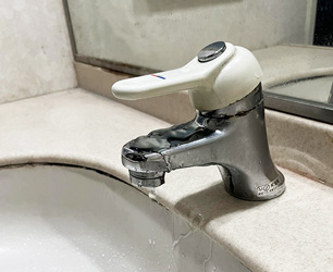 洗面水栓施工前