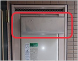 排気カバーの有無を確認します。