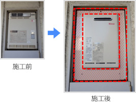 本体周りの隙間を埋めるため、アダプターを使って取り付けます。