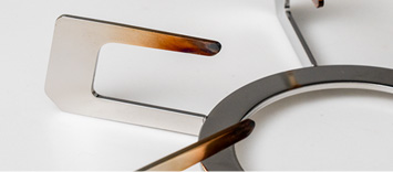 ステンレスゴトクは炎が当たる部分に焼色が付きます。