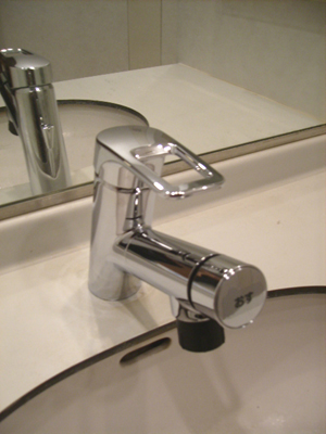 TOTO TLN32T 洗面器用ワンホール水栓の設置 | 交換できるくん