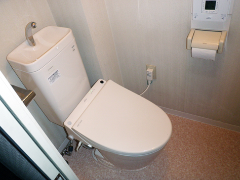 マンション特有の壁排水式便器の交換 No.7366