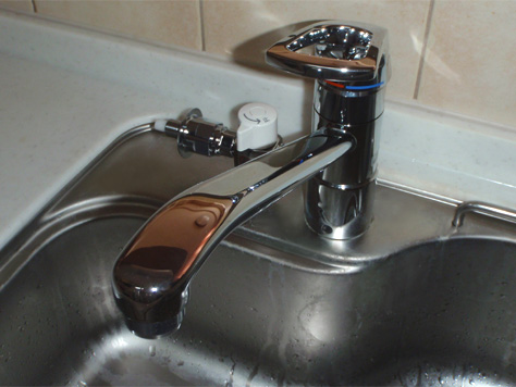 蛇口交換（TOTO分岐水栓付きキッチン水栓Gシリーズ『TKG31UPHS