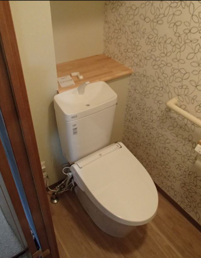壁紙のアクセント張りでカッコいいトイレに 交換できるくん 壁紙のアクセント張りでカッコいいトイレに 交換できるくん