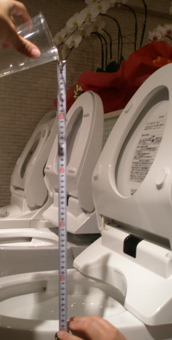 3大トイレメーカー跳ね返り比較 交換できるくん