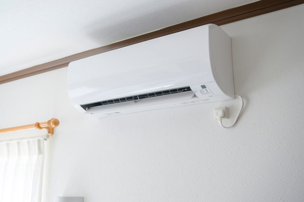 エアコン カタカタ 音がする